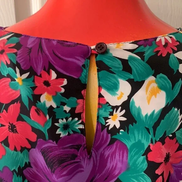 VINTAGE IMPRESSIONS of CALIFORNIA Floral Top - Picture 8 of 12